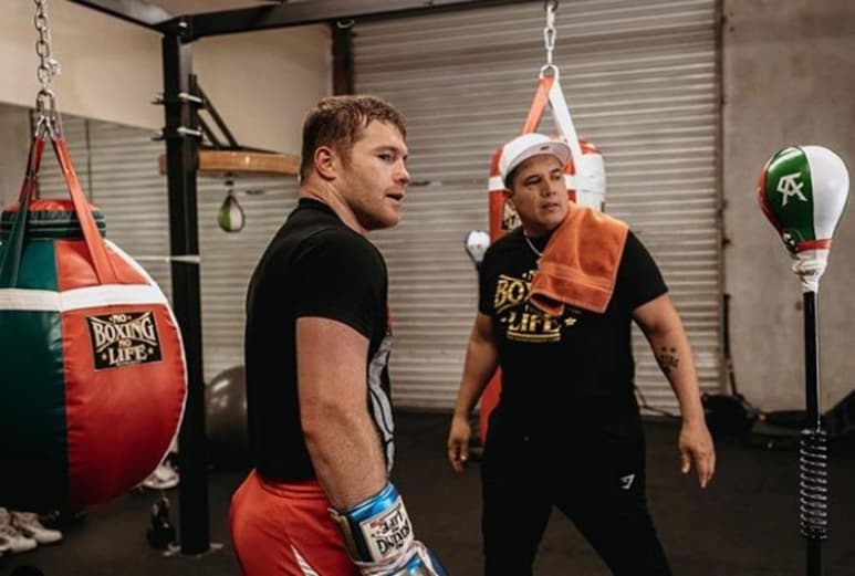 Saúl 'Canelo' Álvarez tiene la firmeza de pelear el próximo mes, en 38 días, aunque no tiene rival. (ESPECIAL)