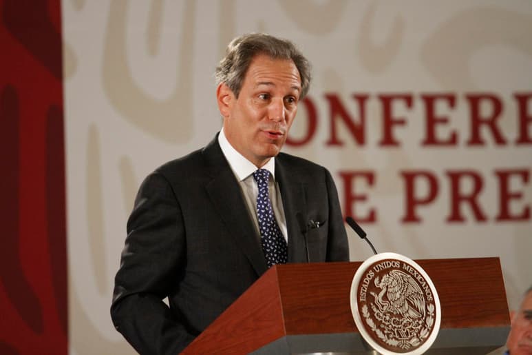 El presidente del Consejo Mexicano de Negocios (CMN), Antonio del Valle Perochena, criticó la manera en que el gobierno mexicano ha manejado la política energética en relación con las inversiones privadas y consideró que no fortalece a las empresas productivas del estado, como pretende. (ARCHIVO)