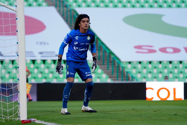 Carlos Acevedo, portero del Santos, fue el guardameta con más atajadas en el Guard1anes 2020 y ha levantado la mano para ir a la Selección Mexicana. (JAM MEDIA)
