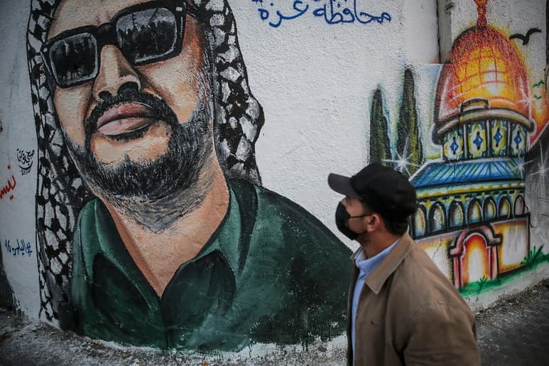 En 1988, el histórico líder Yaser Arafat proclamó un día como hoy la independencia de Palestina, un hecho simbólico que cada año recuerdan los palestinos tan solo como día festivo en Cisjordania y Gaza por la falta de soberanía. (ARCHIVO)