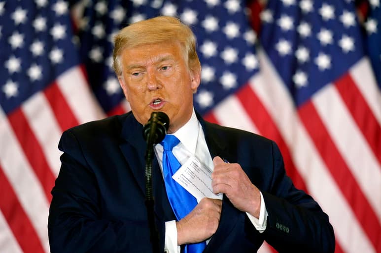 Donald Trump ahora señala que la izquierda radical contó los votos de la elección presidencial.