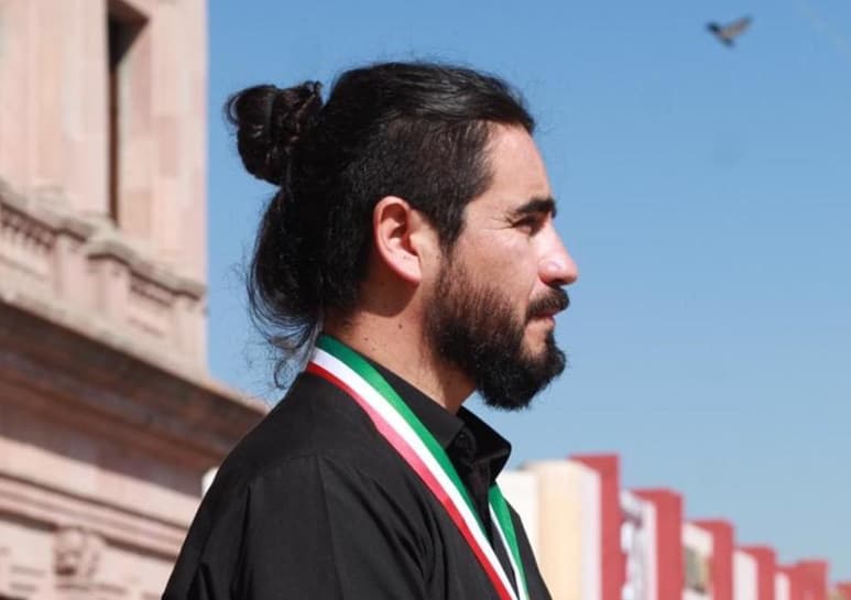 Mirada poética. El chileno ganó el Premio Internacional Manuel Acuña por su libro Tradío, el cual aborda el concepto del viaje.