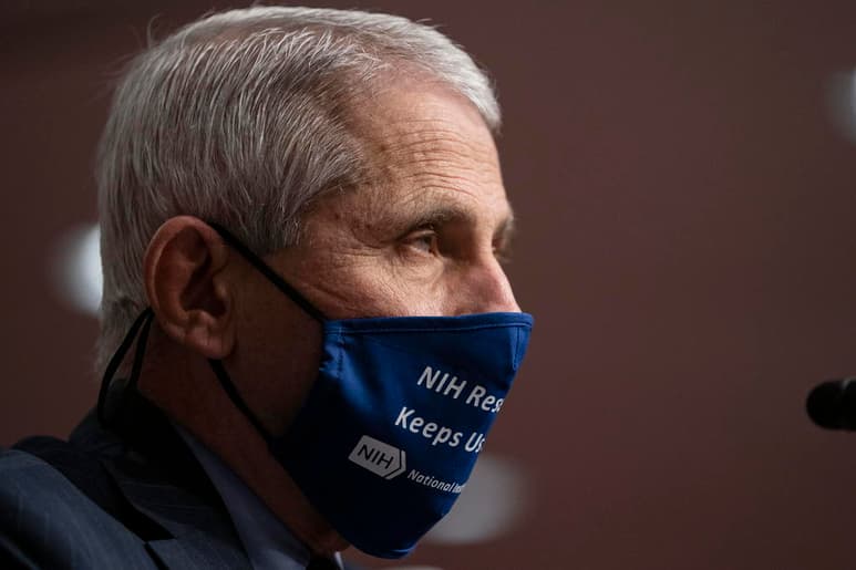 El doctor Anthony Fauci recomendó el martes el “uso uniforme de la mascarilla” para contener el contagio de coronavirus en Estados Unidos. (ARCHIVO)