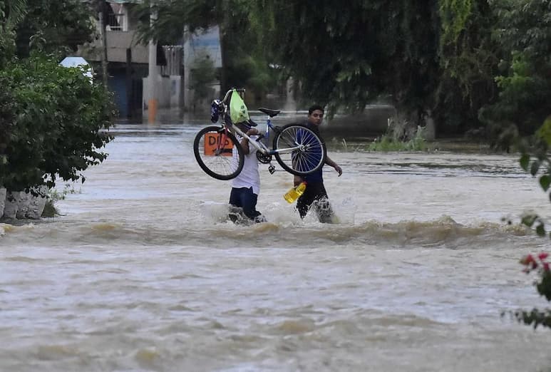 Las lluvias causadas por 'Iota', que ha pasado de huracán categoría 5 a tormenta tropical en Nicaragua, está causando lluvias en todo Honduras, país al que entrará este martes por la región oriental. (ARCHIVO)