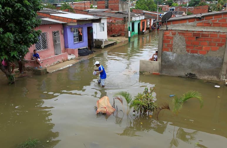 El huracán 'Iota', que la noche del lunes tocó tierra en Nicaragua con categoría 4, se degradó este martes a tormenta tropical, pero mantiene su amenaza de 'inundaciones repentinas y deslizamientos de tierra potencialmente catastróficos'. (ARCHIVO)