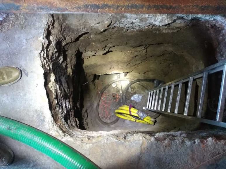 En el municipio de Ramos Arizpe se aseguró una bodega donde se descubrió una toma clandestina de combustible.