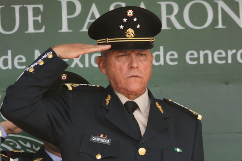 El desechar los cargos responde a una solicitud del Gobierno mexicano para que Cienfuegos Zepeda 'pueda ser investigado, de considerarse apropiado, encausado conforme a las leyes mexicanas'.