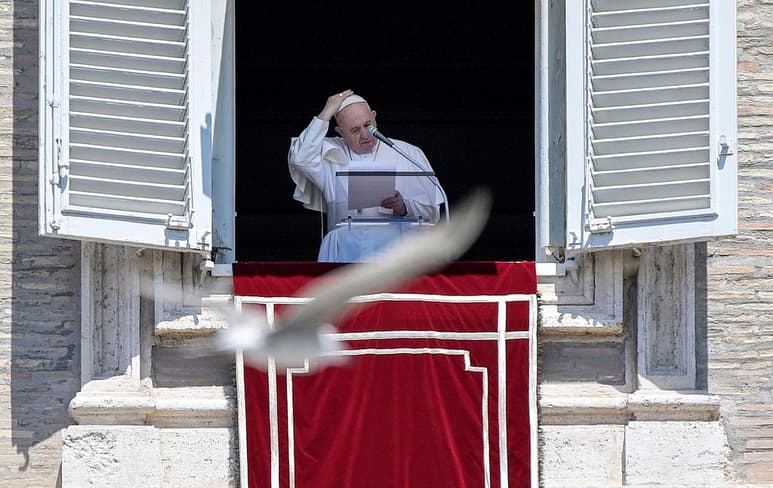 La famosa frase “¿quién soy yo para juzgar?” que pronunció el papa Francisco en el 2013 tal vez explique un poco su actitud inicial hacia las denuncias de abusos sexuales del cardenal estadounidense Theodore McCarrick. (ARCHIVO)