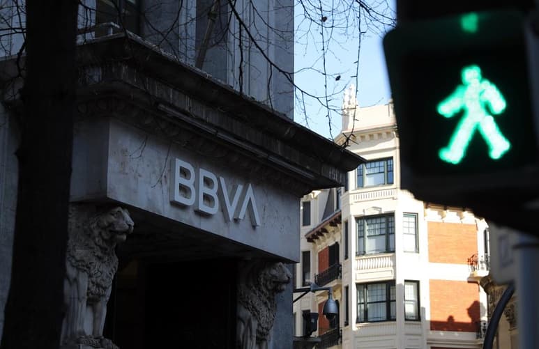 El director general de BBVA México, Eduardo Osuna, explicó que la falla registrada el pasado viernes 13 de noviembre en la aplicación móvil del banco fue consecuencia de una elevada transaccionalidad provocada por el 'puente' del 20 de noviembre, el pago de quincena y las compras de 'El Buen Fin'. (ARCHIVO)