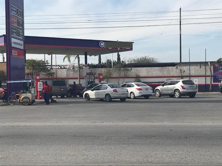 Los hechos se registraron en la estación de servicio ubicada sobre el bulevar Jabonoso y la calle Gladiolas. (EL SIGLO DE TORREÓN)