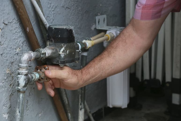 La OMS aseguró que 'invertir en agua y saneamiento es crítico para recuperarse de la pandemia' de COVID-19. (ARCHIVO)