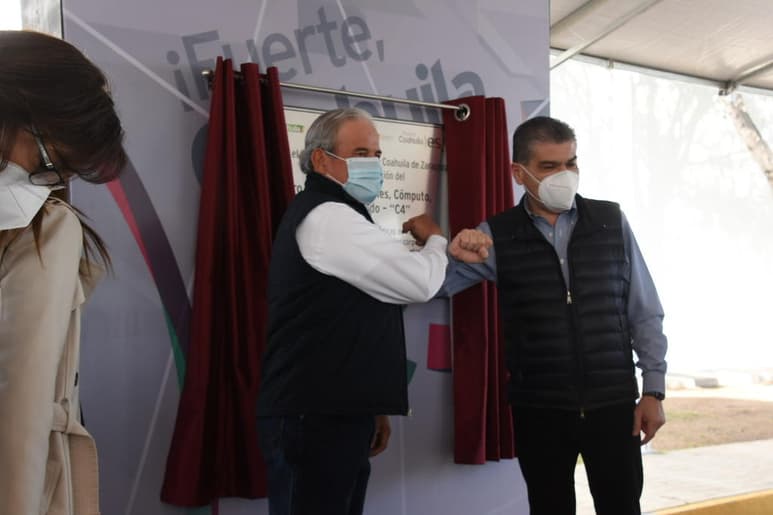 Con una inversión de 23 millones 144 mil 818 pesos se actualizó el Centro de Comunicaciones, Cómputo, Control y Comando (C4) de la Región Centro del Estado; El gobernador de Coahuila, Miguel Angel Riquelme Solís develó la placa de su reinauguración en Ciudad Frontera. (SERGIO A. RODRÍGUEZ)