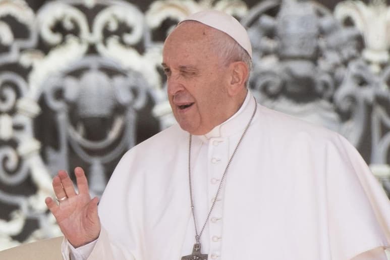 El Vaticano ha abierto una investigación en estrecho contacto con Instagram para descubrir cómo fue posible que desde la cuenta del papa Francisco se pusiera un 'Me Gusta' a la foto de una modelo, explicaron hoy a EFE fuentes de oficina de prensa de la Santa Sede.