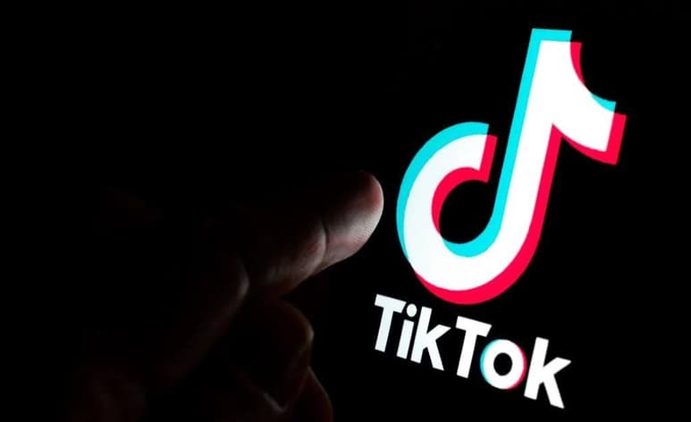 TikTok es una red social de videos en formato corto. Se ha vuelto popular entre adolescentes y personas jóvenes en su mayoría. Por lo mismo, la plataforma se ha preocupado de mantener un ambiente seguro y amigable para los menores de edad que conforman su audiencia. (ESPECIAL)