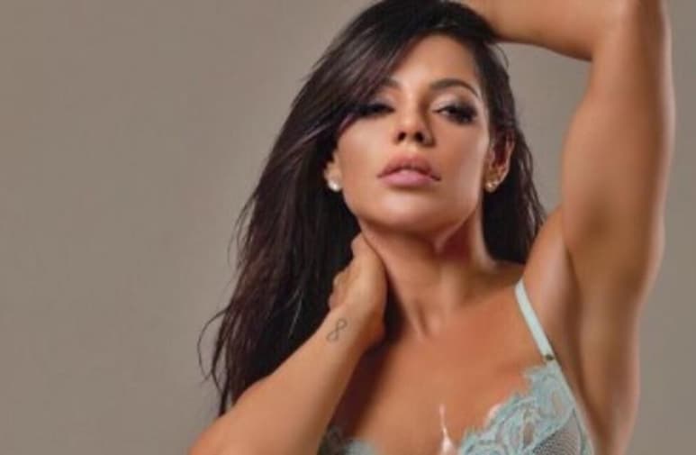 Suzy Cortez le dio la bienvenida al fin de semana cautivando a sus más de 2.4 millones de seguidores de Instagram con una tierna fotografía en lencería color azul. (Especial)