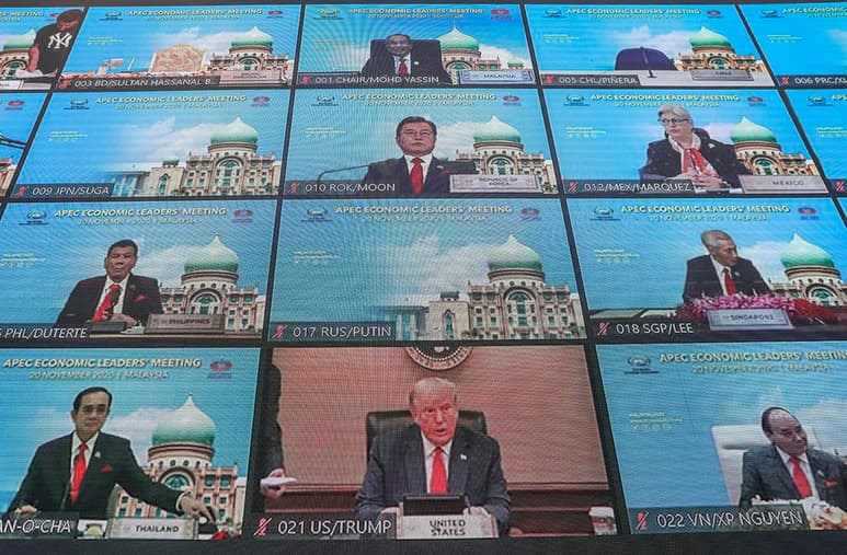 El presidente saliente de Estados Unidos, Donald Trump, habló este viernes de los avances en su país para lograr una vacuna para la COVID-19 durante su participación en la cumbre de las 21 economías que integran el Foro de Cooperación Económica Asia Pacífico (APEC), que se celebró de forma telemática. (EFE)