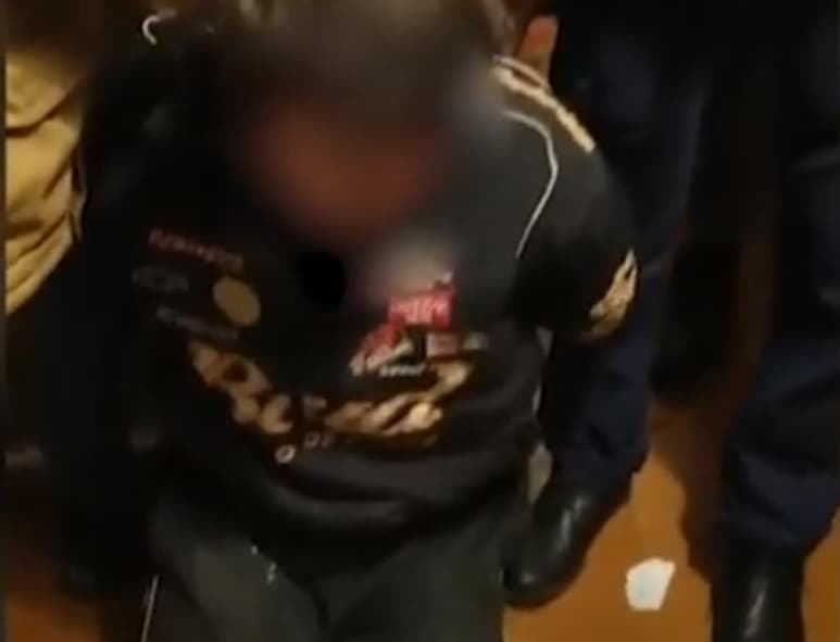 Un niño de Rusia fue rescatado 52 días después de ser secuestrado por un pedófilo que lo tomó cuando regresaba a casa de la escuela. (Especial)