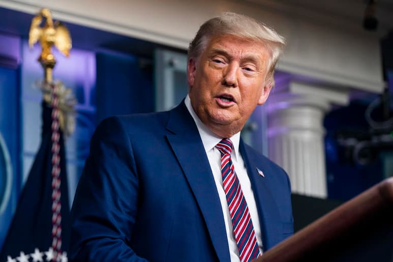 A unos kilómetros (millas) de la Torre que lleva su apellido y donde Donald Trump comenzó su campaña para ser presidente, los fiscales en Nueva York trabajan en una investigación sobre los negocios del mandatario que podría afectarlo mucho tiempo después de que deje el cargo en enero. (ARCHIVO)