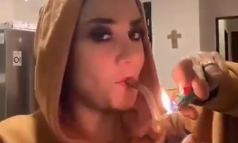 La celebración de Nay Salvatori sobre la despenalización de la marihuana, causó revuelo en redes sociales al punto en que su cuenta de TikTok fue cerrada (CAPTURA)