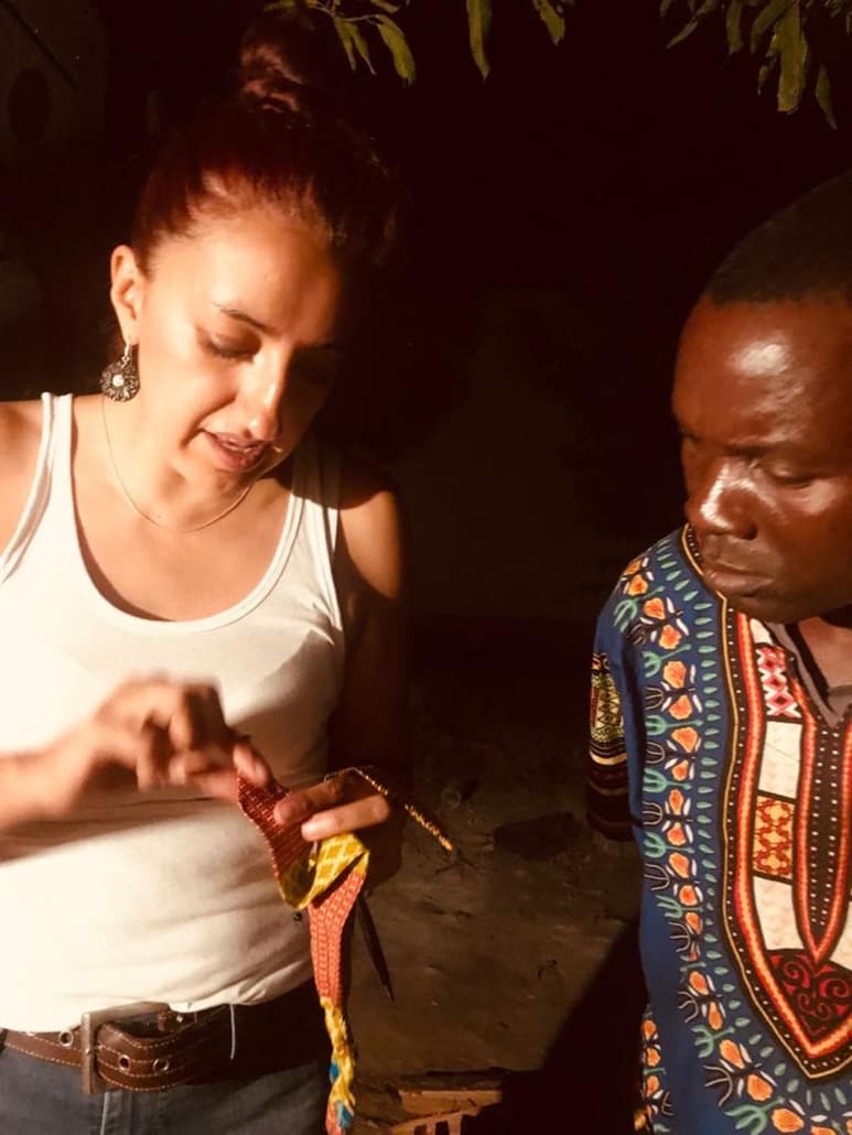 Meza, quien cuenta con un amplio reconocimiento en la industria de la joyería, platicó con Rostros desde Maputo, sitio en donde también se ha dedicado a compartir sus conocimientos a los joyeros mozambiqueños.
(ESPECIAL)