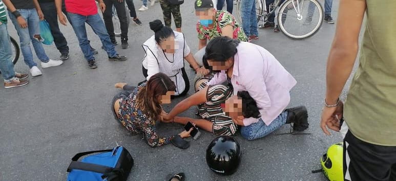 El percance ocurrió cerca de las 17:40 horas sobre la calzada Carlos Herrera, frente a las instalaciones del Mercado de Abastos.
(EL SIGLO DE TORREÓN)