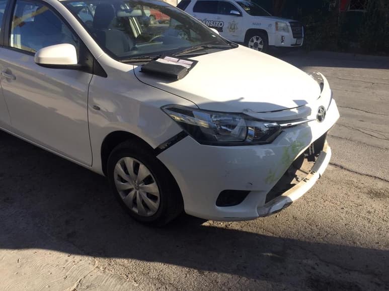 Los primeros reportes indicaron que un vehículo Toyota Yaris, modelo 2017, color blanco, se desplazaba sobre la avenida Rayón.
(EL SIGLO DE TORREÓN)