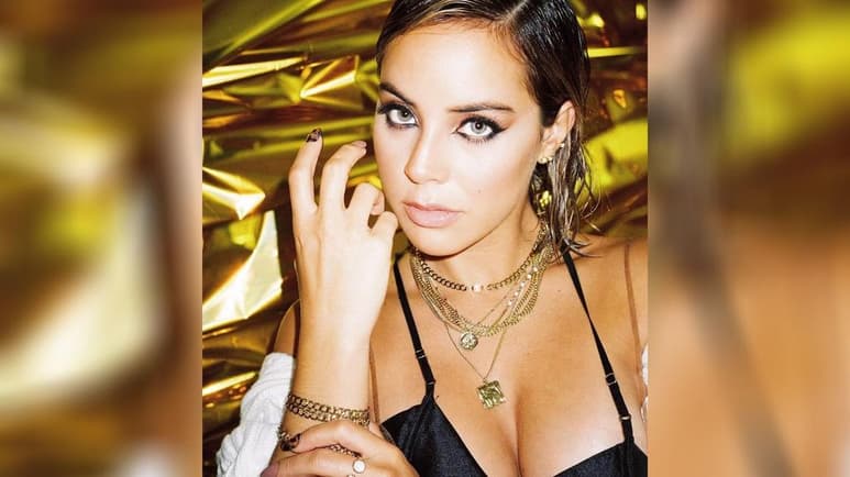 Gabriela Berlingeri, novia del artista urbano puertorriqueño Bad Bunny, ha lanzado a la venta su primera colección de joyas, 'Memoir', bajo su línea de joyería, Diciembre Veinteinueve (D29). (ESPECIAL)