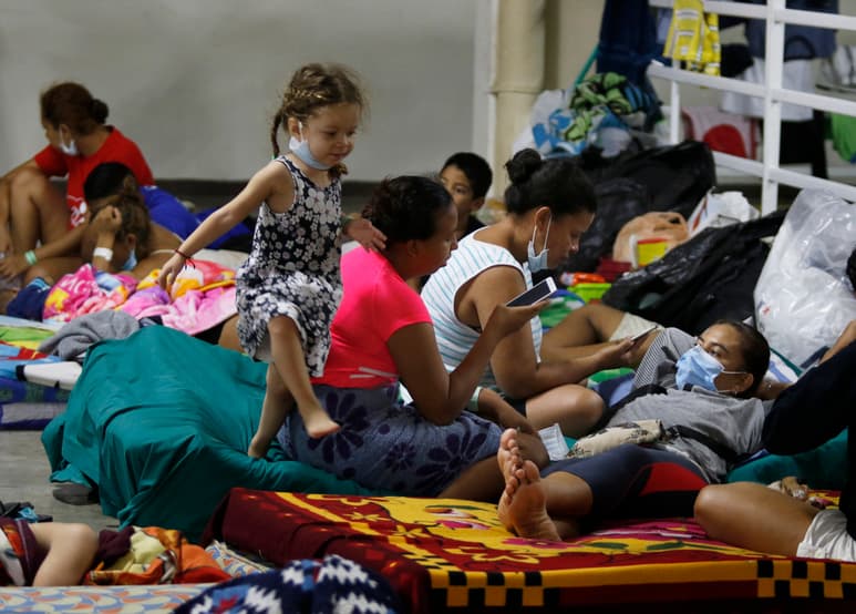 La situación también refleja la dificultad de albergar. (AP)