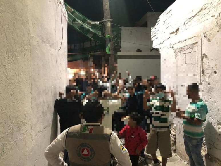 Inspectores del Estado y Municipio clausuraron un taller en la colonia Eduardo Guerra. (CORTESÍA)