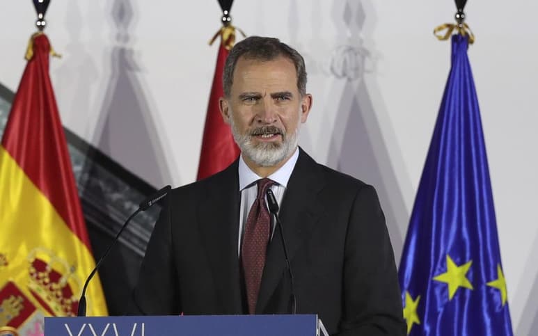 El rey de España, Felipe VI, permanecerá en cuarentena durante diez días después de tener conocimiento de que una persona con la que estuvo en contacto ayer, domingo, dio este lunes positivo por la COVID-19. (ARCHIVO)