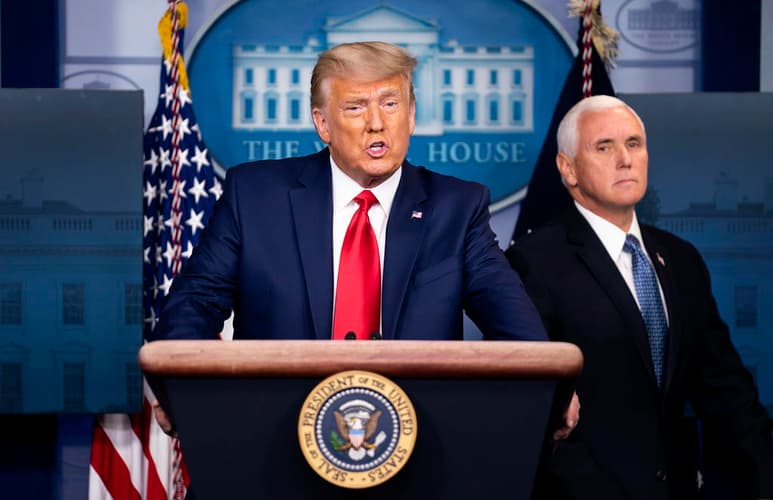 En una inesperada intervención en la Casa Blanca, el presidente saliente de Estados Unidos, Donald Trump, salió este martes a hablar del récord registrado por el índice Dow Jones de Industriales y los avances en la vacuna para la COVID-19, sin mencionar el proceso de transición, en una aparición que sorprendió a propios y extraños. (EFE)