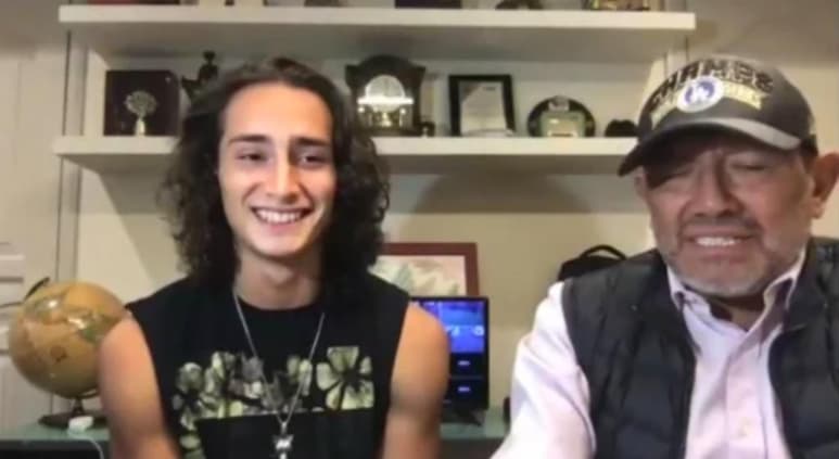 'Es mejor pasar el cumpleaños trabajando que no trabajar', dijo Emilio Osorio a unas horas de alcanzar la mayoría de edad (25 de noviembre), fecha que pasará realizando los preparativos para sus conciertos en el Teatro Centenario Coyoacán. (ESPECIAL)  