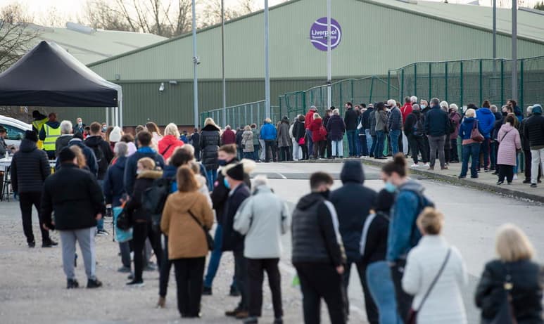 Italia registró hoy cifras de muertes que no se observaban desde el inicio de la pandemia y lo mismo ha ocurrido en el Reino Unido y, en menor medida, también en Francia y en España, todos ellos países que ven como se aplana la curva de los contagios, pero se disparan los fallecimientos por la COVID-19. (ARCHIVO)