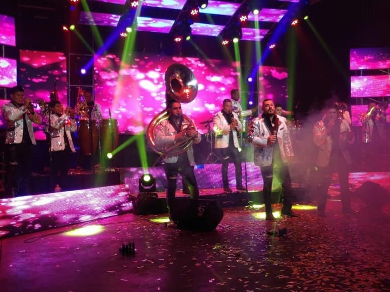 Aniversario. Enrique Gamboa, líder de la Toro Viejo, platicó de cómo nació este proyecto musical y agradeció a sus seguidores que estuvieron al pendiente de principio a fin del show vía streaming.