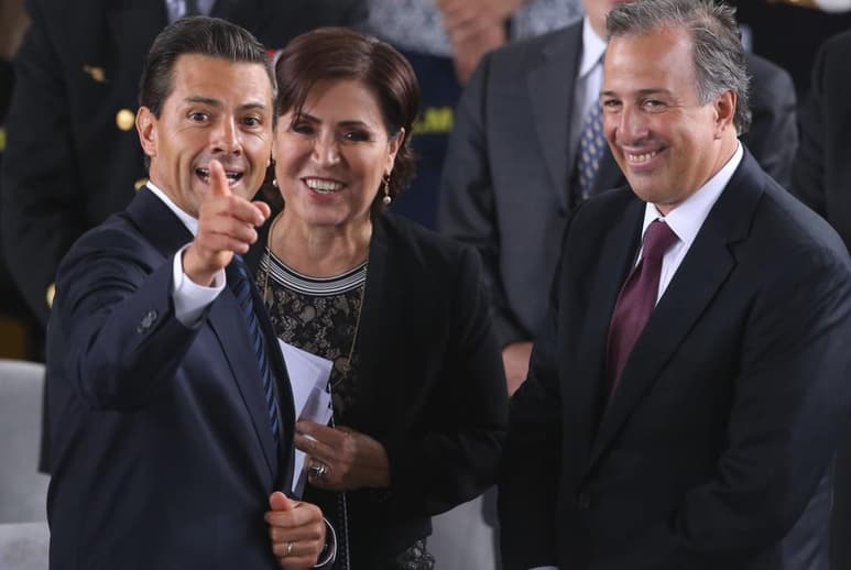 El litigante aclaró que Robles (centro) no hará ninguna imputación en lo particular contra EPN (izq.) ni contra Osorio Chong.