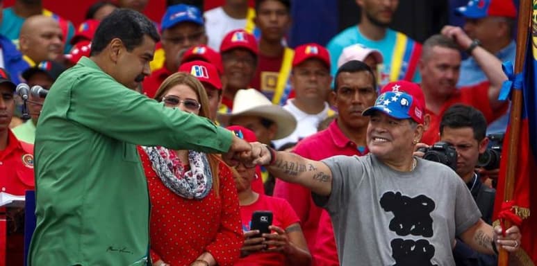 El presidente de Venezuela, Nicolás Maduro, lamentó este miércoles el fallecimiento del exfutbolista argentino Diego Armando Maradona, a quien calificó como su 'hermano', luego de que ambos mantuvieses una cercana y pública amistad en los últimos años. (Especial)