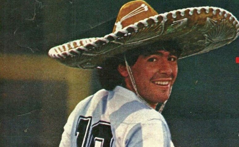 Este miércoles diferentes clubes a nivel mundial se han pronunciado ante el fallecimiento del legendario '10', el astro argentino, Diego Armando Maradona. (Especial)