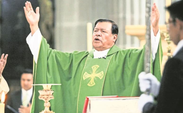 La Suprema Corte de Justicia de la Nación (SCJN) concedió un amparo para que la Fiscalía General de la República (FGR) analice exhaustivamente si puede o no dar a conocer las investigaciones contra Norberto Rivera, arzobispo emérito de México, por supuestas omisiones y ocultamiento de los casos de 15 sacerdotes pederastas.
(ARCHIVO)
