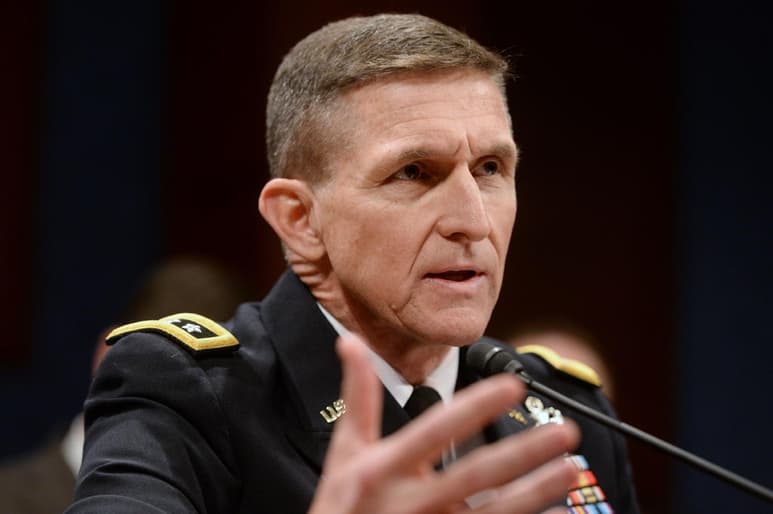 El presidente saliente de Estados Unidos, Donald Trump, anunció este miércoles el perdón al general Michael T. Flynn, su primer asesor de seguridad nacional y quien se declaró culpable en 2017 de haber mentido al FBI sobre sus contactos con funcionarios rusos. (ARCHIVO)