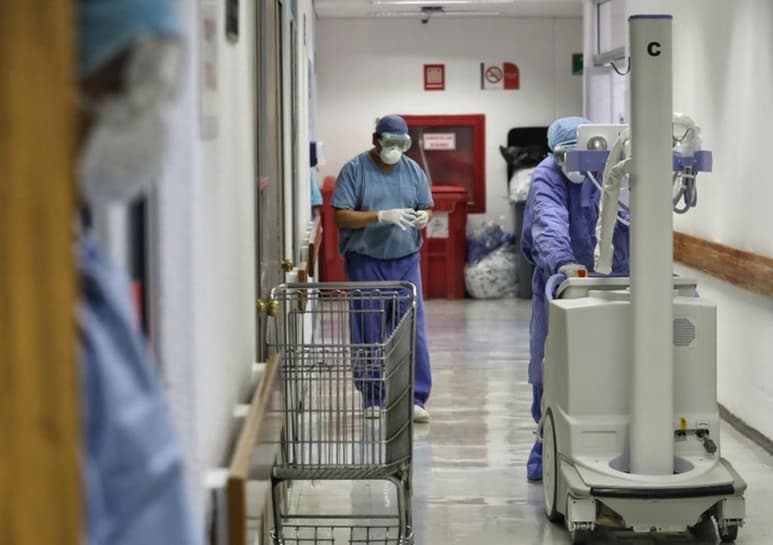 Se requieren 20 médicos especialistas con sueldo de 19 mil 294 pesos; 7 médicos internistas con sueldo de 18 mil pesos; 20 médicos generales con sueldo de 19 mil 118 pesos y con edades de entre 25 y 58 años y título y cédula profesional; 20 enfermeros generales con sueldos de 7 a 8 mil pesos y 2 enfermeras quirúrgicas con sueldo de 8 mil 400 pesos. Se pide experiencia laboral de entre 6 meses y un año.
(ARCHIVO)