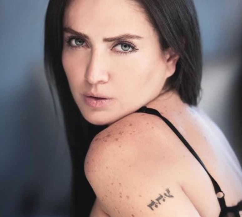 Este miércoles la influencer y modelo Celia Lora deslumbró a sus seguidores con un profundo escote vistiendo un 'top' de lencería y un pantalón de mezclilla en su más reciente fotografía de Instagram. (Especial)