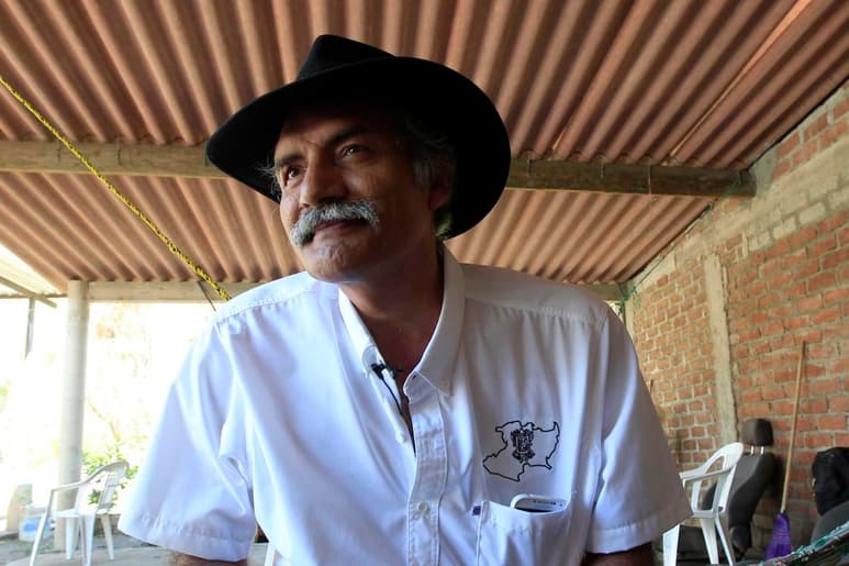 Este miércoles falleció José Manuel Mireles Valverde, quien fuera líder de las autodefensas en Michoacán y actual funcionario del ISSSTE estatal. Mireles nació el 24 de octubre de 1958 y era médico de profesión, originario del municipio de Tepalcatepec, ubicado en la Tierra Caliente michoacana, donde ejerció su profesión como funcionario de la Secretaría de Salud de Michoacán. (EL UNIVERSAL)
