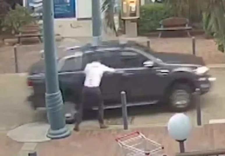 La policía arrestó más tarde a tres sospechosos. (INTERNET)