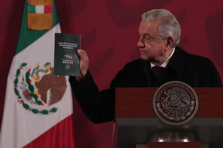 La adopción de la Guía Ética por parte de la sociedad es voluntaria, toda vez que es una referencia, no es una ley. (EL UNIVERSAL)