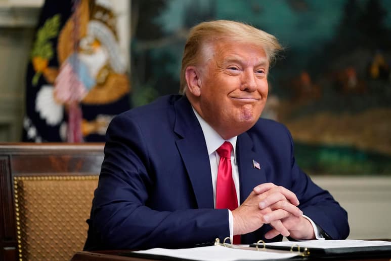 El presidente Donald Trump dijo el jueves que dejará la Casa Blanca si el Colegio Electoral formaliza la victoria del presidente electo Joe Biden, aunque insistió que esa decisión sería un 'error'. (ARCHIVO)