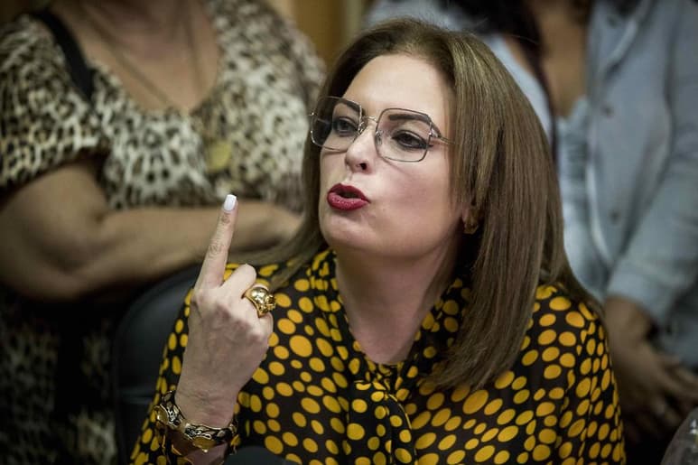 La política opositora María Fernanda Flores, esposa del expresidente nicaragüense Arnoldo Alemán (1997-2002), denunció este viernes que su destitución ayer como diputada violó la Ley Orgánica del Poder Legislativo, por lo que, anunció, apelará el caso. (ARCHIVO)