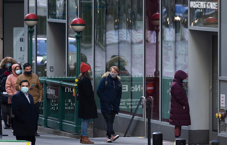  El número de casos del coronavirus SARS-CoV-2 sigue subiendo en el estado de Nueva York y se sitúa ya en niveles no vistos desde el pasado mes de abril, según anunciaron este viernes las autoridades. (ARCHIVO)