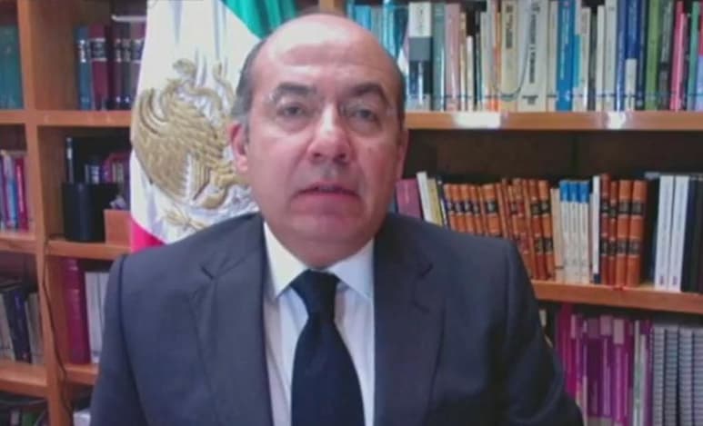 Felipe Calderón arremetió contra el gobierno de Andrés Manuel López Obrador, por lo que llamó el torpe, irresponsable, negligente y hasta criminal manejo que ha hecho de la pandemia del COVID-19 en nuestro país. (ESPECIAL)