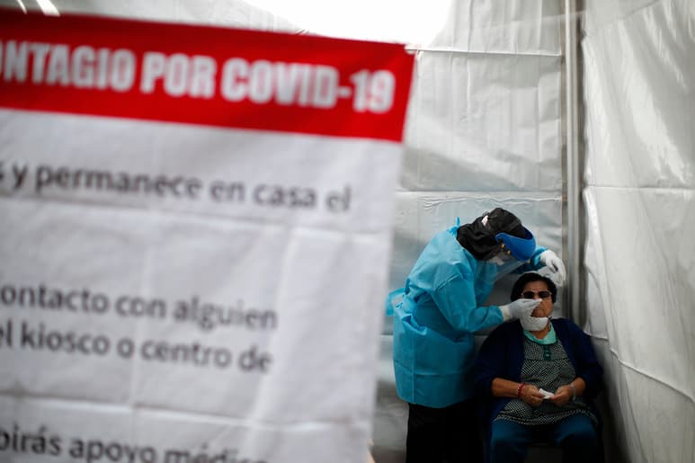 En la última semana, al menos tres días hubo cifras superiores a los 10 mil y 12 mil contagios nuevos. (AP)
