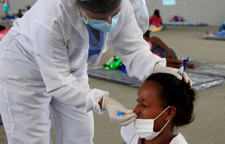 Colombia reportó este domingo 8.763 contagios nuevos del coronavirus SARS-CoV-2 y pasó de los 1,3 millones de infecciones, mientras que tuvo 183 fallecimientos que elevaron el número de víctimas mortales por la pandemia a 36.584, informó el Ministerio de Salud. (ARCHIVO)